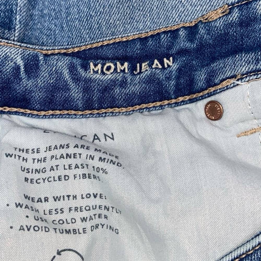 American Eagle (30x27) Strigid Distressed High Rise Mom Jeans - Women’s 10 - Picture 11 of 14